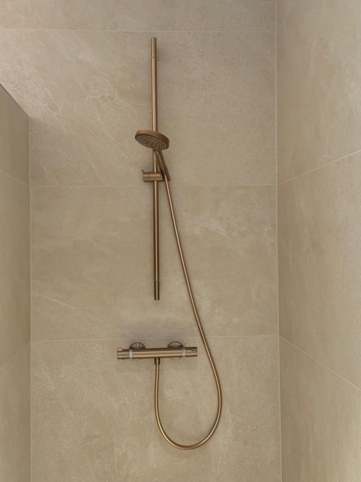 sanitair-realisatie-douchekraan-ats-2